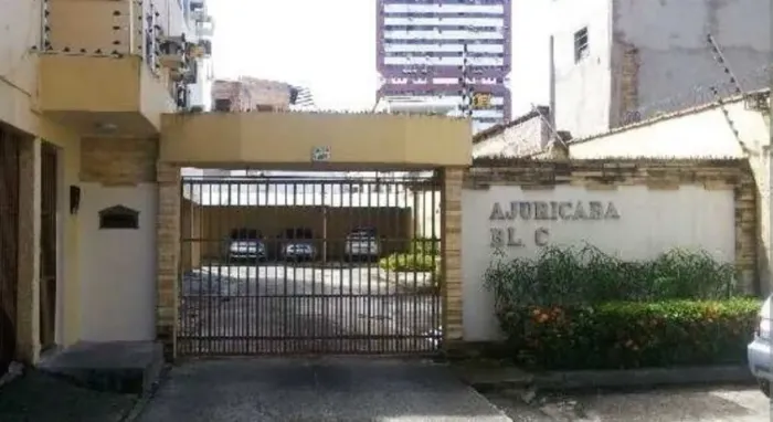 Apartamento 2/4 + Garagem- Ed. Ajuricaba