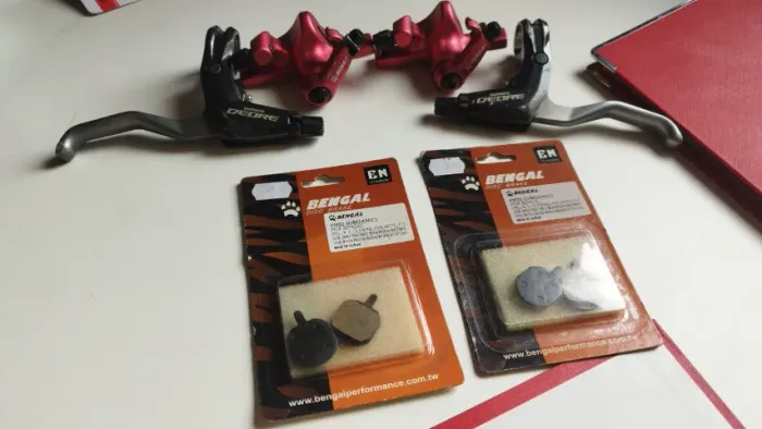 Freio a disco bengal com manetes Shimano Deore