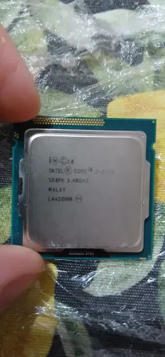 Processador i7 3770 + 2 memória ram ddr3 de 8gb cada.