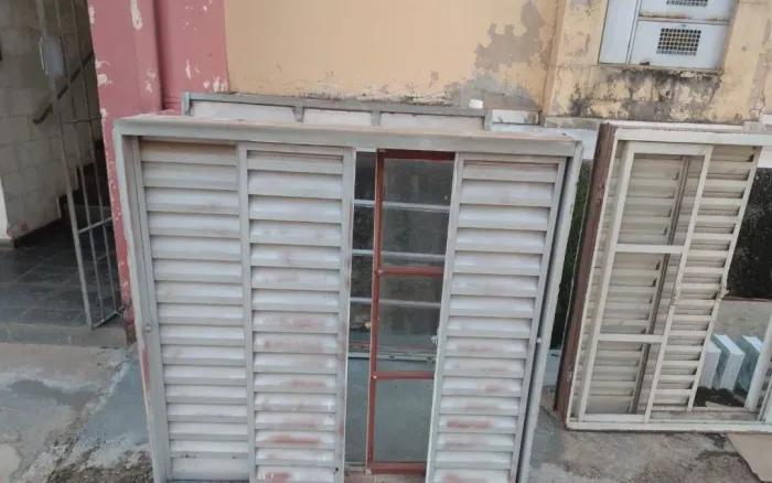 Janela veneziana de 4 folhas 