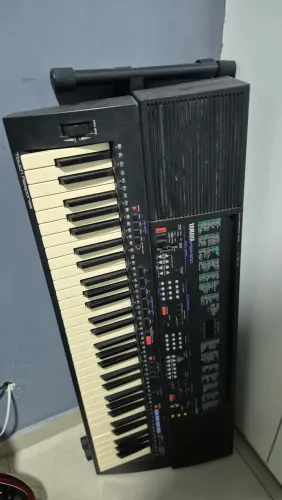 Teclado Yamaha psr 500 Com suporte