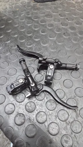 Manete freio shimano M4100
