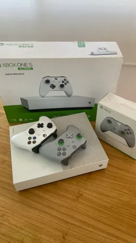 Xbox One S - 1TB