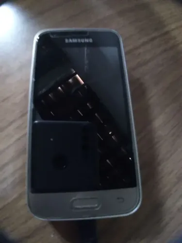 Celular j1