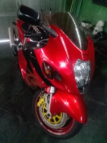 SUZUKI HAYBUSA GSX R 1300