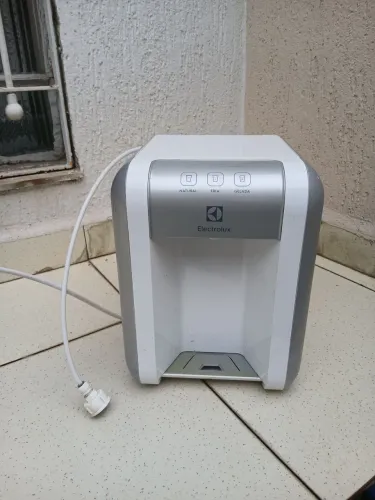 Purificador de Água Electrolux PE11B Bivolt ? Funcionando