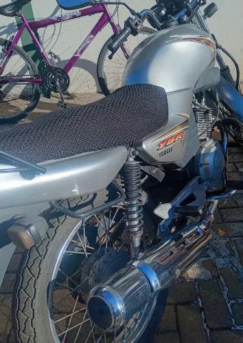 Moto Yamaha YBR 125 E