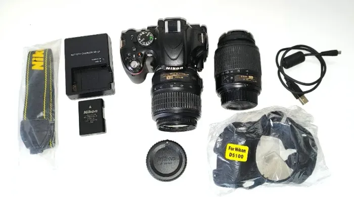 Nikon D5100+lentes 18-55 E 55-200+bateria e carregador+capa de silicone+alça de pescoço