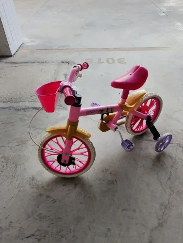 Bicicleta infantil menina