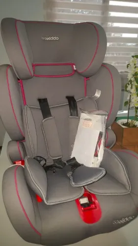 CADEIRINHA INFANTIL MARCA KIDDO - pouco uso, estado de novo - uso à partir de 12 meses.