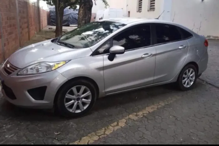 Ford Fiesta SE 1.6 16V Flex 5P 2011