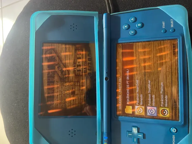 Nintendo DSI XL com cartão R4