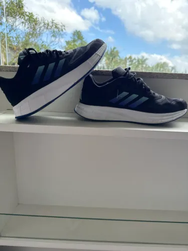 Tênis adidas unissex