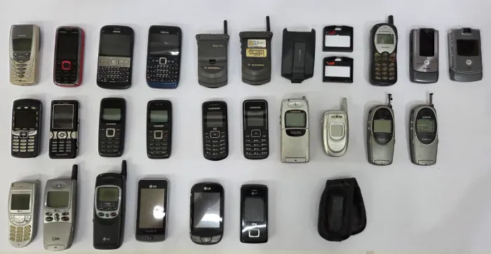 LOTE COM 25 CELULARES ANTIGOS NOKIA, MOTOROLA, SAMSUNG, LG, HUAWEI, SONY ERICSSON