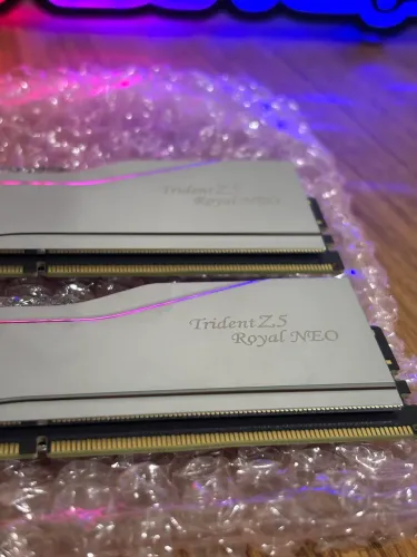 (Novo, nunca usado) Memória RAM Trident Z5 Royal NEO 32GB (2x16GB), DDR5, 6000mhz, CL28