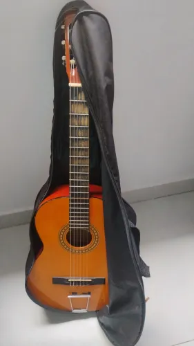 Vendo violão Vogga