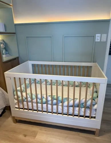 Berço Americano Cozy 2 em 1 Branco com Carvalho Malva - Quater