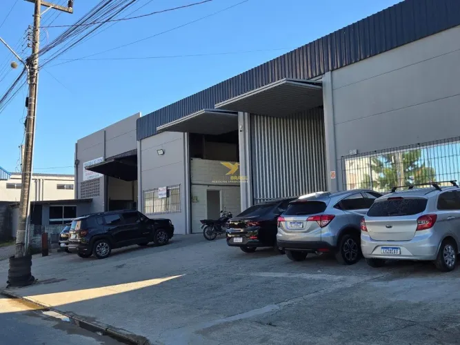Galpão para Aluguel - 340m² | Mezanino e Escritório