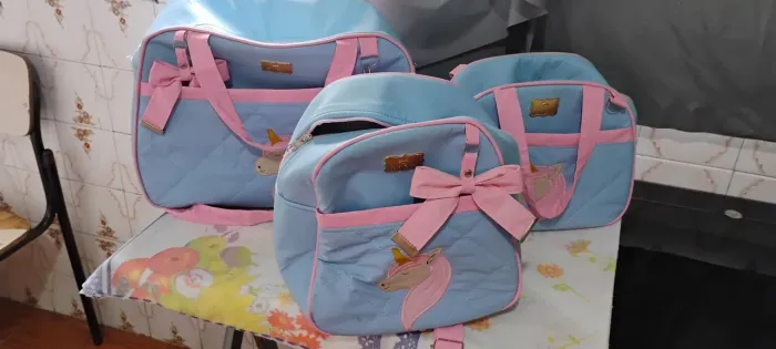 Vende-se bolsa de maternidade menina 