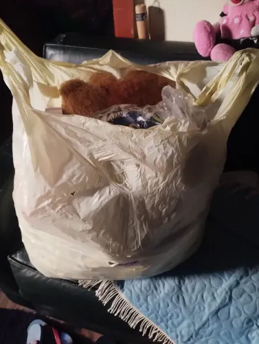 Loja de roupa de bebê com mais de 100 coisas peças de roupas sapatos mamadeiras