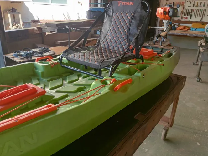 Caiaque Titan com motor