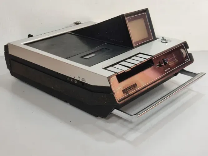 Com Defeito LEIA a Descrição do anuncio - Mini TV portátil Tape Deck Panasonic Cv4 (Usado)
