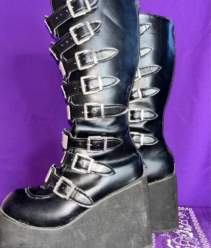 Bota Demonia seminova