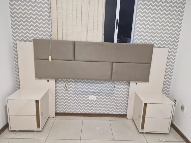 Cabeceira de cama com Led em perfeito estado de conservação.