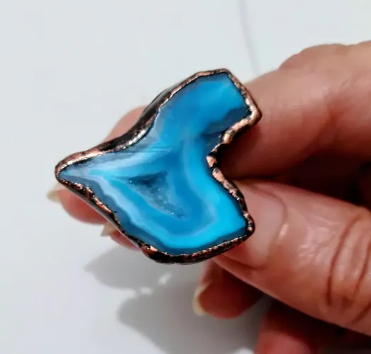 Anel pedra azul rodonita.