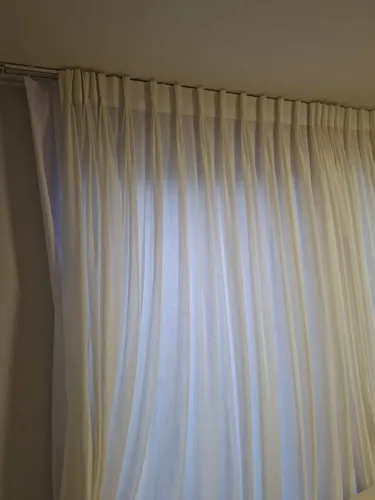 Cortinas brancas Voi Marila mais Forro Teral
