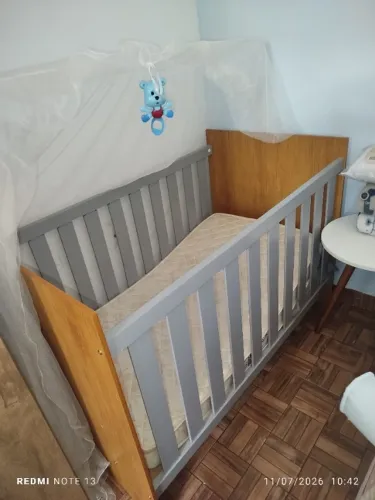 Berço cinza com colchão i