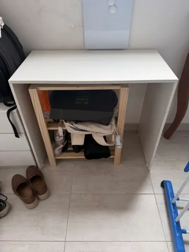 Escrivaninha e estante de pinus