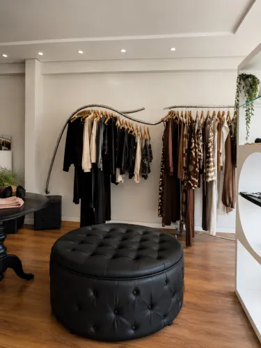 Puff Redondo Capitone Preto | Decoração Modern