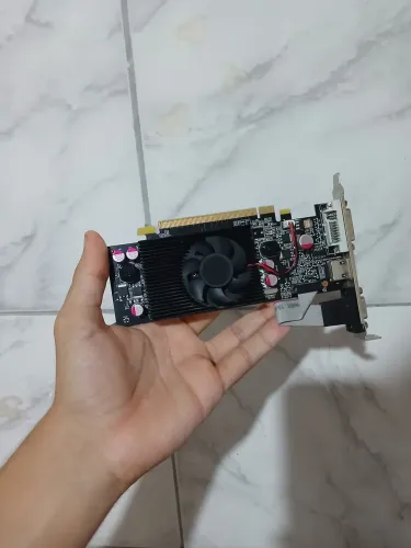 Placa de video GT 610 1GB DDR3
