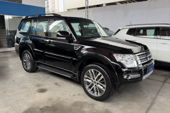 Mitsubishi Pajero HPE Full 3.2 4X4 T.i.dies. 5P AUT 2020