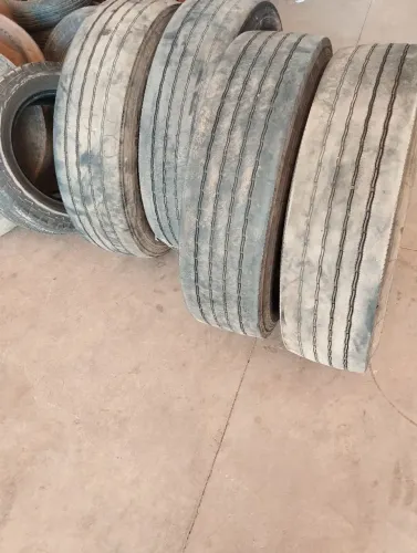 4 Apollo pneus 275/80R22.5 - 750 reais cada 