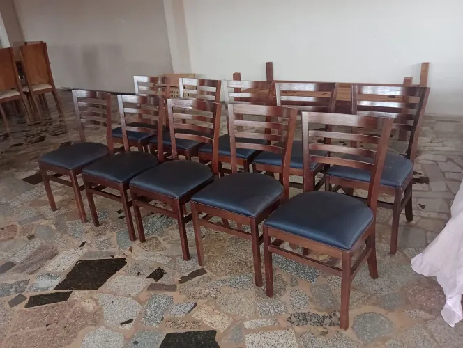Cadeiras Madeira Maciça - Dellart Móveis (Tenho 17 cadeiras)