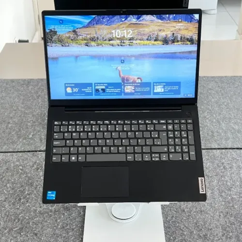 Notebook Lenovo i5 - 12th Geração - 8gb DDR4 - 256gb SSD - Tela 15.6 - Lenovo v15