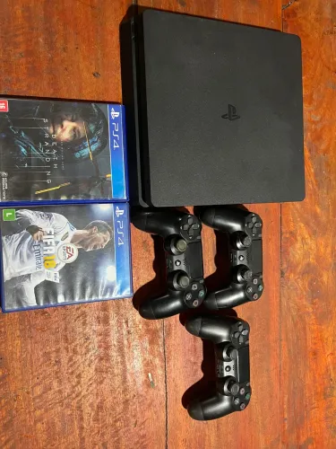 Ps4 super slim 1t, 3 controles, 2 jogos.