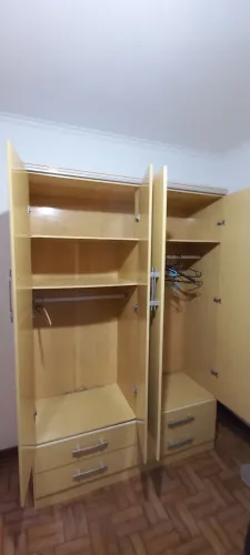 Guarda roupas 4 portas.