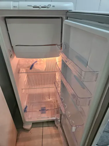 Geladeira Electrolux RE31 - 240 Litros (Pouco uso- EXCELENTE)