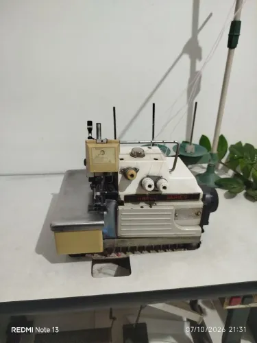Vendo máquina overloque