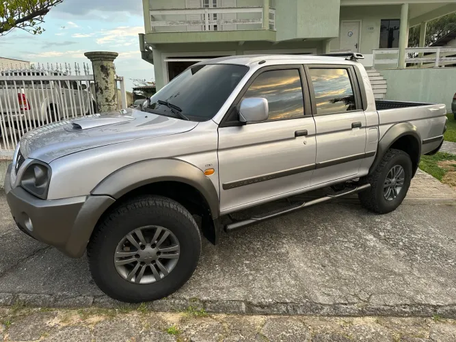 Mitsubishi L200 Outdoor HPE 2.5 4X4 CD T.dies. Mec. 2009