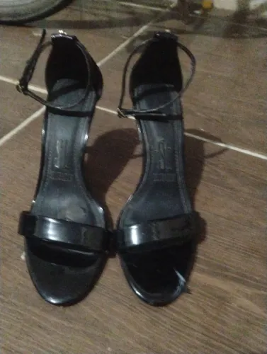 Salto alto fino sandália preto