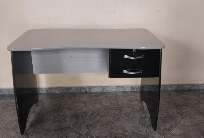 Mesa/Escrivaninha com duas Gavetas 1,20m/ 60 cm