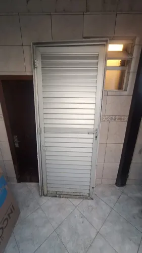 Porta de Alumínio Usada com Ventilação - 80x210 cm