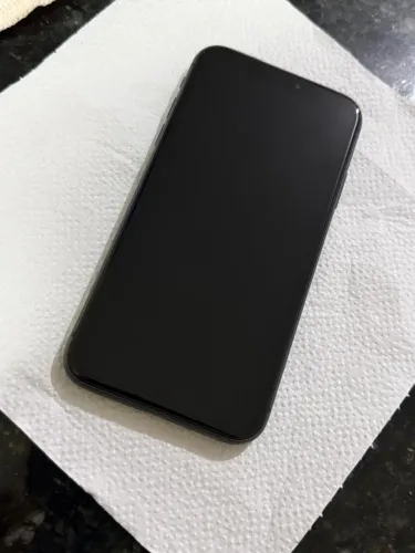 Vendo celular IPhone 11 impecável