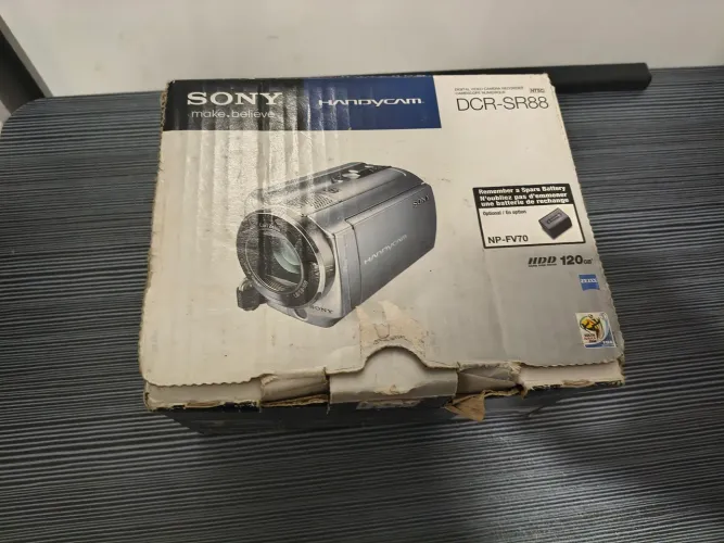 Câmera fotográfica Sony completa.