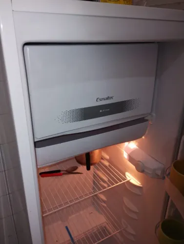 GELADEIRA ESMALTEC ROC31 NOVÍSSIMA SÓ 3 MESES DE USO!!