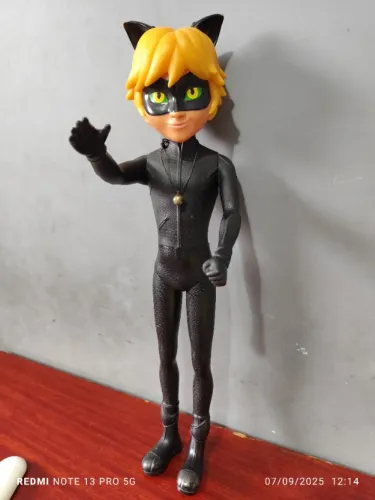 Boneco Cat Noir